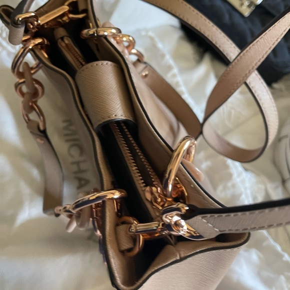 Once used, like new Michael Kors Small designer handbag - Picture 4 of 4